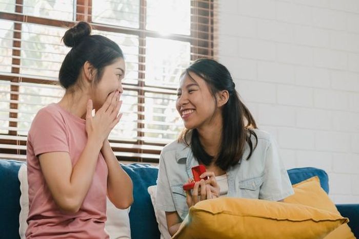Kim Ngưu hiểu rằng một bí mật được người khác chia sẻ chính là một dạng niềm tin. Vì vậy, họ thường không tùy tiện kể lại câu chuyện ấy cho người thứ ba. Ảnh minh họa