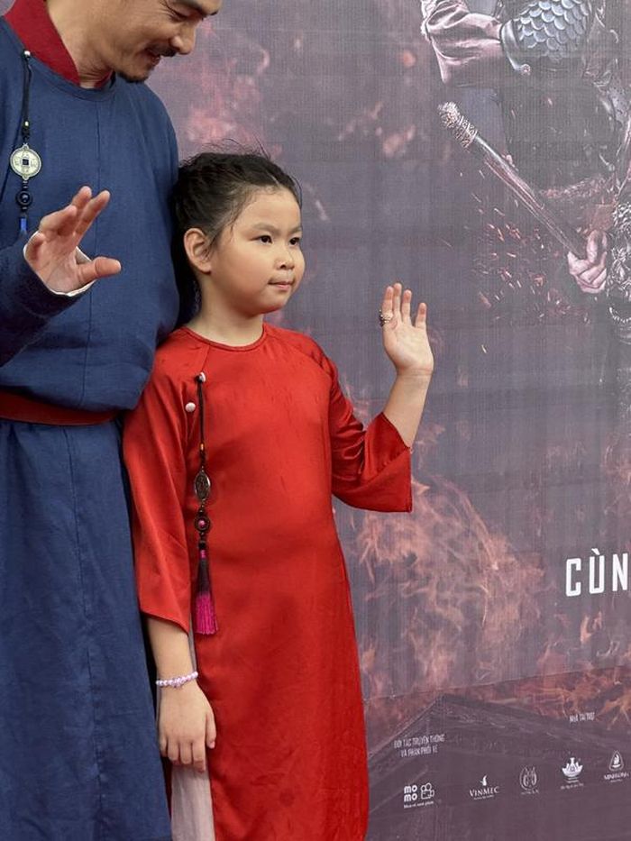 Quách Ngọc Ngoan và con ruột ngoài đời. Ảnh: Đỗ Quyên