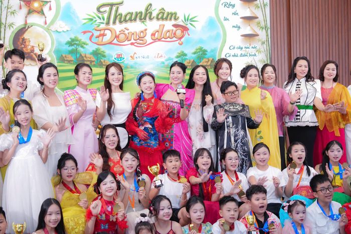 “Thanh âm đồng dao” không chỉ là một chủ đề, mà còn là hành trình đưa các em trở về với những giá trị tuổi thơ trong trẻo, nơi tiếng cười giòn tan, những câu hát quen thuộc và những trải nghiệm đầu đời hòa thành bản nhạc đẹp của sự trưởng thành.