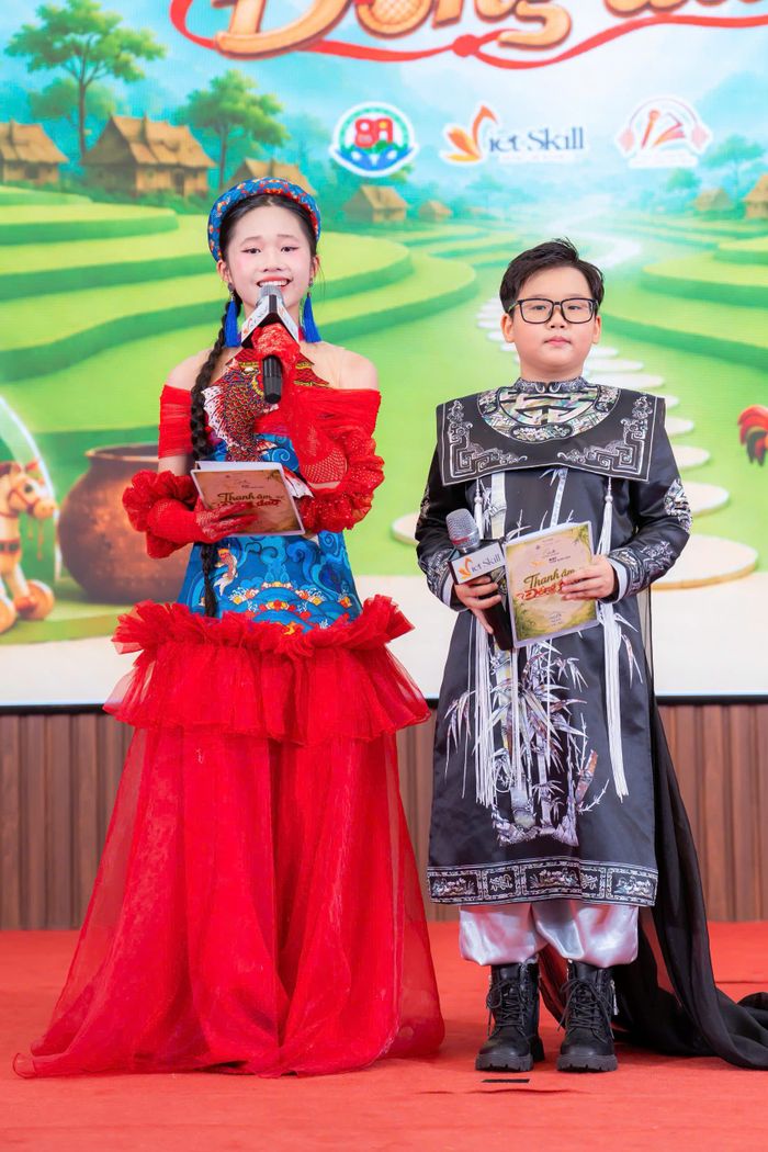 Đồng hành với các thí sinh nhí tại Vòng Bán kết là dàn Đại sứ MC nhí: Thủy Tiên (Á quân năm 2025) và Đỗ Thế Anh (Quán quân năm 2024) và Hoàng Gia Bảo (MC truyền hình 2023); MC Nguyễn Thu Hương (Đại sứ Thư viện Sách nói - Nâng cánh Tri thức). Sự trở lại của các em trong vai trò Đại sứ tạo nên sự kết nối giữa những thế hệ thí sinh, đồng thời tiếp thêm động lực cho 160 bạn nhỏ đang bước vào một chặng thử thách mới. 