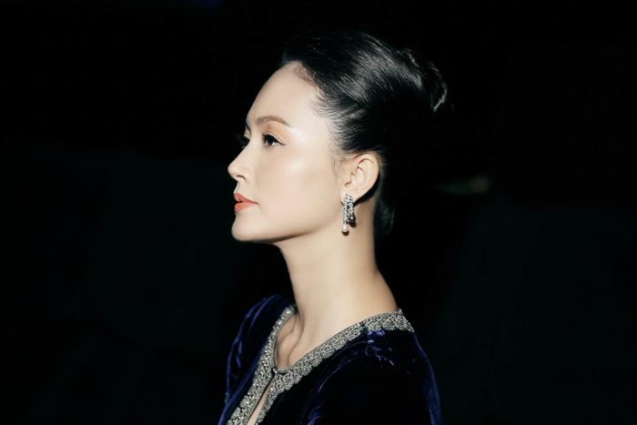 Chia sẻ về nhân vật, Hải Yến cho biết, Hoàng hậu họ Dương là một vai diễn rất đặc biệt với cô: "Khi đọc kịch bản, tôi vừa thấy thương, vừa dành cho bà sự ngưỡng mộ. Tôi không cố gắng thể hiện nhân vật thật "vĩ đại", mà chỉ mong giữ được cảm xúc chân thật nhất. Mỗi khán giả sẽ có một hình dung riêng về Hoàng hậu Dương Vân Nga, nhưng tôi tin rằng, nếu mình thực sự tin và hiểu nhân vật, khán giả cũng sẽ cảm nhận được điều đó".