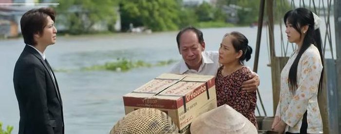 Phù Sa ấn tượng trước nghĩa cử cao đẹp của Nghiệm. Ảnh VTV