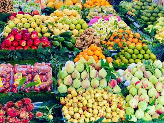 Theo các tiểu thương, hồng táo có nguồn gốc từ Trung Quốc và đang được nhập về Việt Nam bán rất nhiều.
