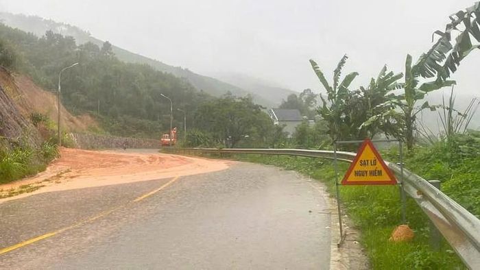 Điểm sạt lở tại Nà Kẻ (Bình Liêu) đã được xử lý và đặt biển cảnh báo nguy hiểm. Ảnh: DDCI Bình Liêu