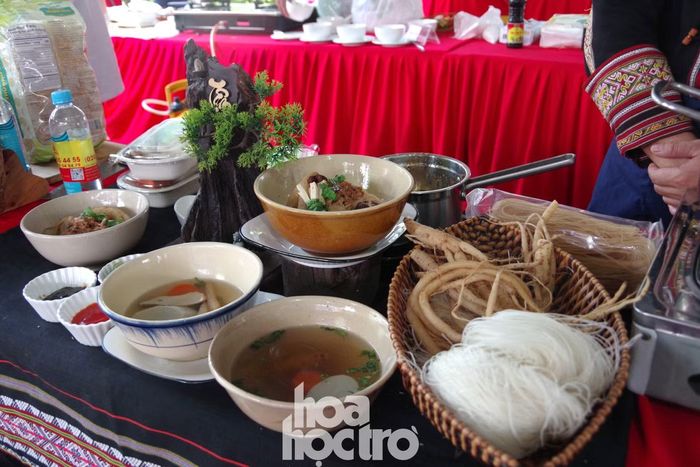  ﻿Món ăn được chế biến từ sâm Kon Tum của đầu bếp Đức Hoàng. 