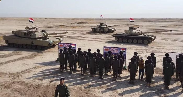 Đạn được đưa vào pháo bằng cơ cấu tự động, còn tháp pháo có thể được thiết kế thấp hơn. Các yếu tố này liên kết với nhau để tạo ra một chiếc xe tăng nhỏ hơn. Tất nhiên, cái gì cũng có giá của nó.