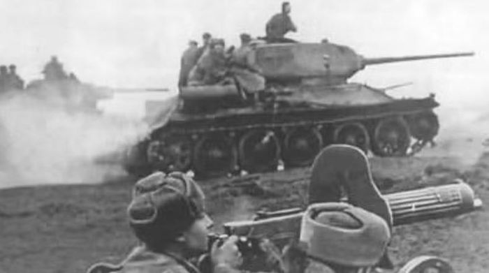 Đoàn xe xuất phát vào đầu tháng 3. Để giữ bí mật, những chiếc T-34 được ngụy trang và có xe kéo đi kèm. Một số tư liệu cho biết đoàn xe còn mang theo nhiên liệu, dụng cụ và phụ tùng để xử lý những vấn đề phát sinh trên đường.