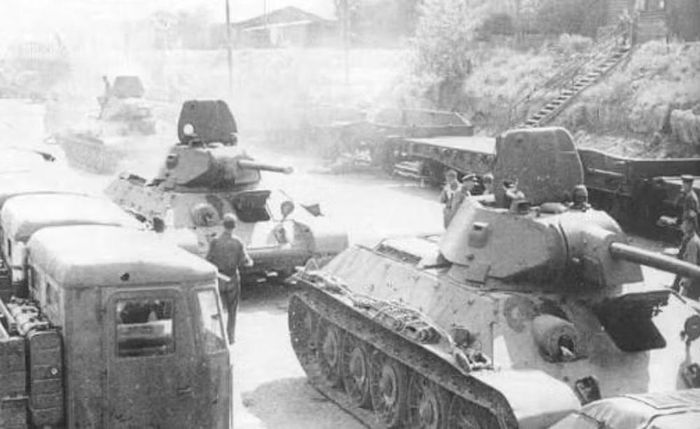 Tháng 3/1940, 2 nguyên mẫu T-34 được chuẩn bị cho một chuyến chạy thử đặc biệt từ Kharkov tới Moskva. Đây không phải một chuyến vận chuyển thông thường.