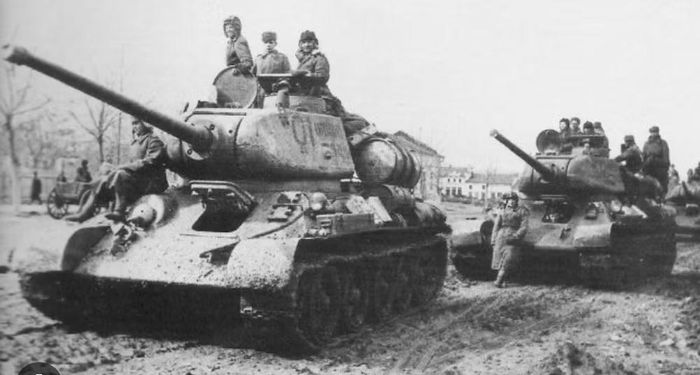 Và cũng không chứng kiến T-34 trở thành một trong những biểu tượng nổi tiếng nhất của lực lượng thiết giáp Liên Xô.
