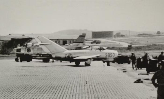 Khi chiến tranh Triều Tiên bùng nổ năm 1950, không quân Mỹ đang sở hữu ưu thế lớn về kinh nghiệm và lực lượng. Nhưng sự xuất hiện của MiG-15 đã khiến cục diện trên không thay đổi đáng kể.