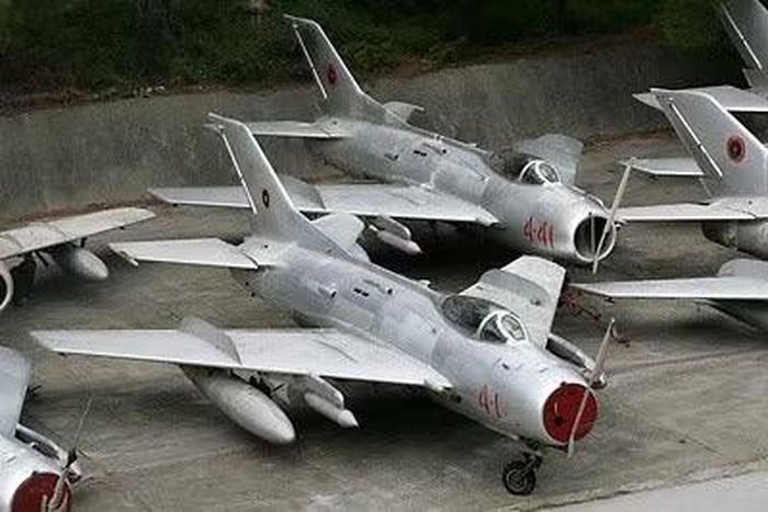 Tuy nhiên, MiG-15 không phải một chiếc máy bay hoàn hảo. Khả năng quan sát, hệ thống điện tử và một số đặc tính điều khiển vẫn có hạn chế.
