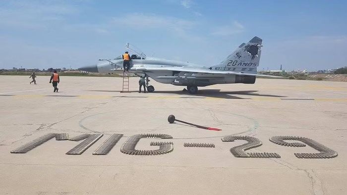 Cuộc tranh luận về việc liệu máy bay không người lái có thay thế được chiến đấu cơ có người lái hay không đã diễn ra trong nhiều năm.