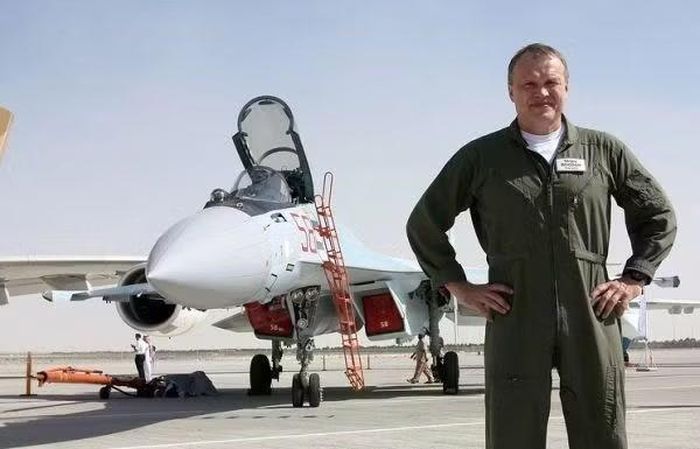 Phi công thử nghiệm trưởng của Cục Thiết kế Sukhoi (Nga) khẳng định rằng các hệ thống không người lái sẽ không thể thay thế hoàn toàn phi công. Hơn nữa ngành hàng không tương lai sẽ phát triển thông qua sự hợp tác giữa con người và công nghệ.