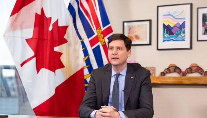Thủ hiến British Columbia David Eby cảnh báo nếu chấp nhận những điều kiện như vậy, Canada sẽ bị hạ thấp vị thế và về kinh tế không khác gì "bang thứ 51 của Mỹ".