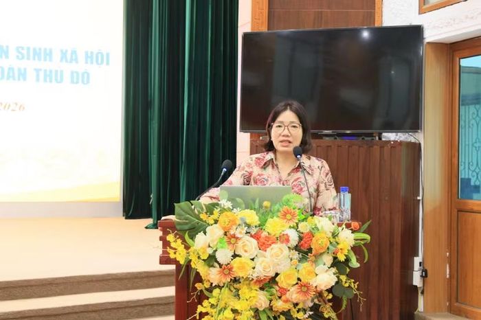 Bà Phan Thị Thu Trang chia sẻ 5 Nghị quyết về an sinh xã hội triển khai theo Luật Thủ đô. (Ảnh: Hoa Tiên)