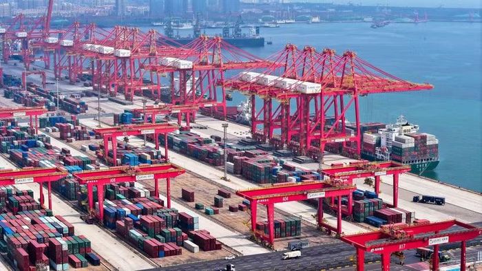 Các container hàng hóa tại cảng Rizhao thuộc tỉnh Sơn Đông, miền đông Trung Quốc