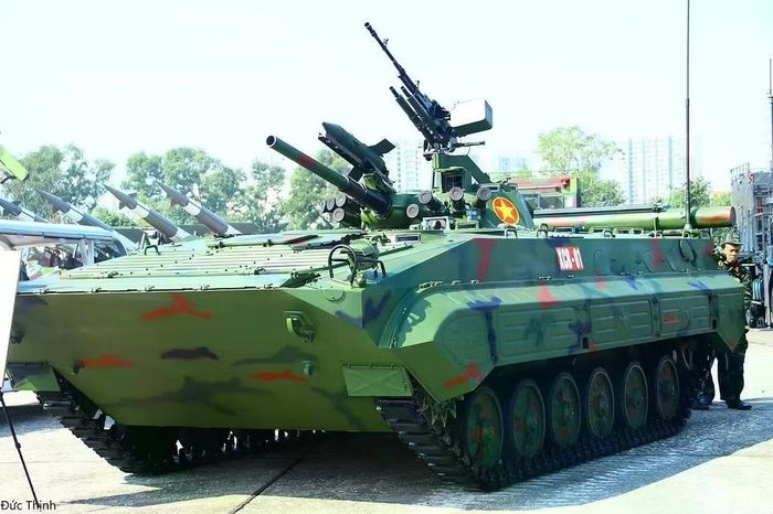 Ngoài xe chiến đấu bộ binh XCB-01, ngành công nghiệp quốc phòng Việt Nam hiện đã chế tạo thành công xe tăng hạng nhẹ T-1, xe thiết giáp chở quân XTC-02 (4x4) và XTC-03 (8x8) lớn hơn.