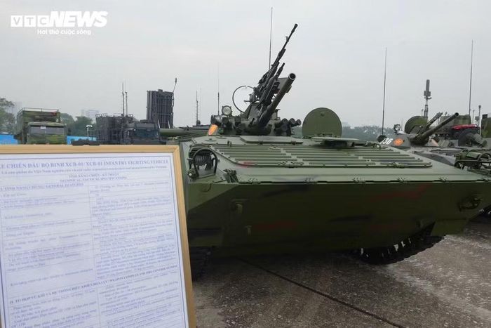 XCB-01 có khung gầm lớn hơn so với BMP-1 - nguyên mẫu thiết kế đang phục vụ trong Quân đội Nhân dân Việt Nam, trong khi vẫn giữ bố cục tổng thể tương tự.