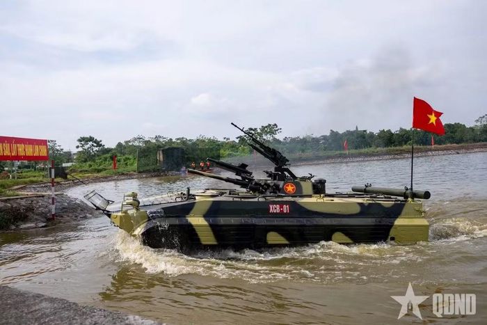 Đài Truyền hình Quốc phòng Việt Nam đã phát sóng một phóng sự video vào ngày 18/8 cho thấy 2 xe chiến đấu bộ binh XCB-01 được cung cấp cho các đơn vị cấu thành sư đoàn, xe khai hỏa vũ khí tiêu chuẩn và bơi qua một chướng ngại vật nước.