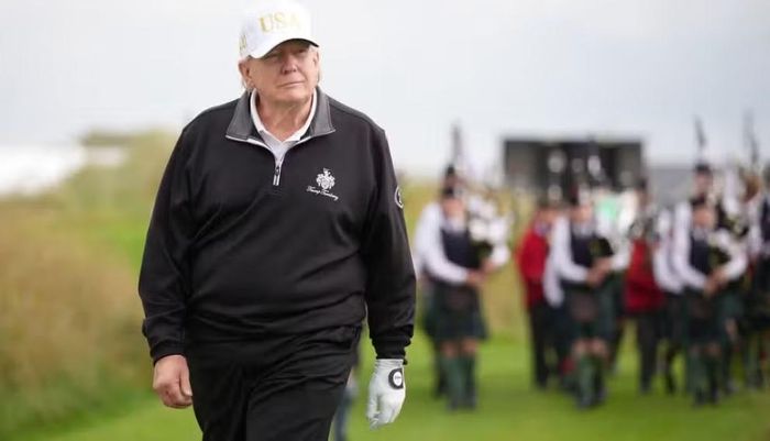 Hồ sơ ghi nhận ông Trump nặng 215 pound, tương đương 97,5 kg, vào tháng 8/2023. Báo cáo y tế do Nhà Trắng công bố tháng 5 năm nay cho thấy cân nặng của ông đã tăng lên 238 pound, tương đương 108 kg.