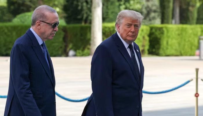 Các chuyên gia y tế cho rằng cân nặng là một yếu tố rủi ro đối với ông Trump, trong bối cảnh đây cũng là vấn đề phổ biến tại Mỹ. Dữ liệu liên bang cho thấy hơn 40% người trưởng thành Mỹ bị béo phì và hơn 30% khác bị thừa cân.