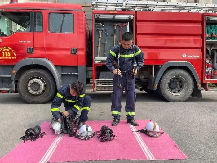 Cán bộ chiến sỹ tập luyện, học tập nghiệp vụ Chữa cháy và cứu nạn, cứu hộ phục vụ khả năng chiến đấu thực tế