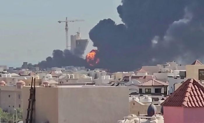 Trong bài đăng trên mạng xã hội Truth Social ngày 24/8, Tổng thống Trump cho rằng Iran đang "sụp đổ hoàn toàn" trước khi công bố các biện pháp trừng phạt kinh tế nhằm gây sức ép lên nước này.