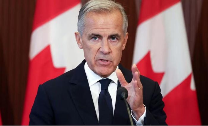 Ông Trump nhiều lần đề cập ý tưởng đưa Canada trở thành bang thứ 51 của Mỹ, nhưng các lãnh đạo Canada liên tục bác bỏ. Đầu năm nay, ông từng gọi Thủ tướng Mark Carney là "Thống đốc tương lai của Canada", sau khi đưa ra cách gọi tương tự với cựu Thủ tướng Justin Trudeau.