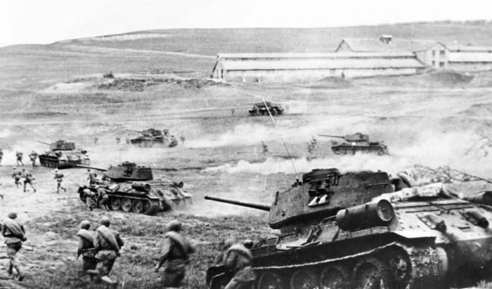 Vì vậy, cách chính xác nhất để nói là: T-34 không "sinh ra" Panther, nhưng T-34 đã góp phần thúc đẩy và định hình yêu cầu đối với xe tăng Panther.