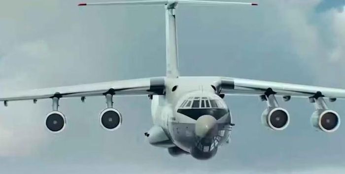 Tờ Defense Express lưu ý rằng Algeria hiện là khách hàng lớn của Nga về vũ khí, bao gồm tiêm kích Su-57E và máy bay ném bom Su-34E, và họ còn vận hành các phiên bản cũ hơn của Il-78 được mua từ Ukraine.