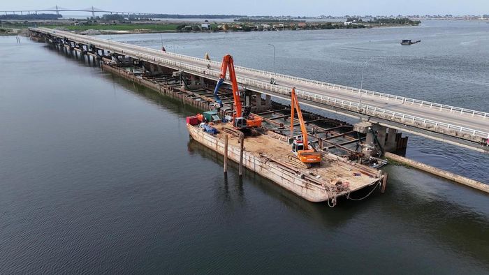 Đập Thảo Long giữ vai trò ngăn mặn, giữ nguồn nước ngọt cho sông Hương. Đồng thời, phối hợp với các hồ Tả Trạch, Bình Điền và Hương Điền điều tiết, cấp nước phục vụ sản xuất nông nghiệp, sinh hoạt, bảo vệ môi trường sinh thái và góp phần cải thiện cảnh quan vùng đầm phá Tam Giang. Ảnh: N.Q.