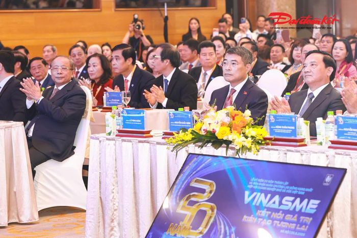 Thủ tướng Chính phủ Lê Minh Hưng dự Lễ kỷ niệm 20 năm thành lập Hiệp hội Doanh nghiệp nhỏ và vừa Việt Nam. (Ảnh: Quang Vinh)