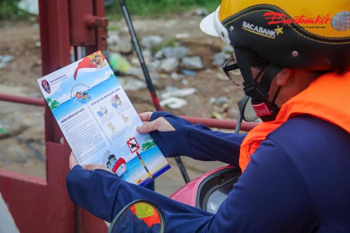 Các lực lượng duy trì trao đổi thông tin, kịp thời tuyên truyền, cảnh báo và hỗ trợ người dân khi có tình huống phát sinh.