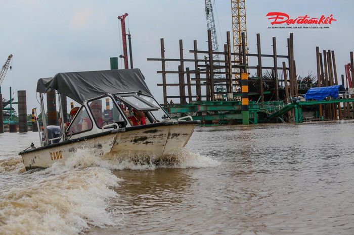 Đại diện Đội Cảnh sát đường thủy số 2 cho biết, việc chủ động xây dựng phương án, duy trì trực ban, trực chiến và tăng cường tuần tra, kiểm soát được đơn vị xác định là nhiệm vụ thường xuyên, đặc biệt trong điều kiện thời tiết có nhiều diễn biến khó lường.