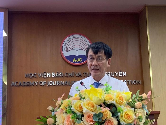PGS.TS.Nguyễn Thắng Lợi, Tổng Biên tập Tạp chí Lý luận chính trị, Học viện Chính trị quốc gia Hồ Chí Minh báo cáo đề dẫn hội thảo.