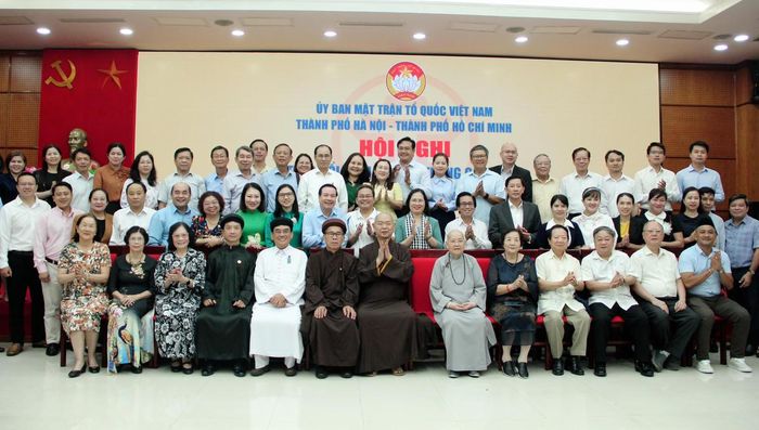 Các đại biểu chụp ảnh lưu niệm tại hội nghị. Ảnh: PV