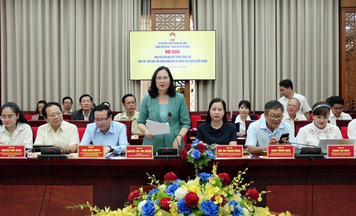 Phó Chủ tịch Ủy ban MTTQ Việt Nam thành phố Hà Nội Nguyễn Thị Thu Huyền phát biểu tại hội nghị. Ảnh: PV