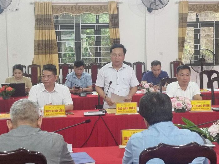 Ông Đào Anh Tuấn, Phó Giám đốc Sở Giáo dục và Đào tạo tỉnh Lào Cai phát biểu tại hội nghị. Ảnh: Ngô Hùng.