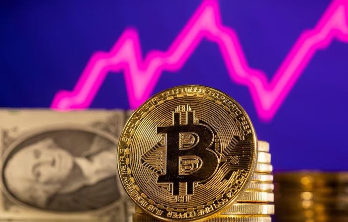  Bitcoin tăng giá sau khi nhanh chóng chạm mốc kỷ lục mới. Ảnh: Reuters. 