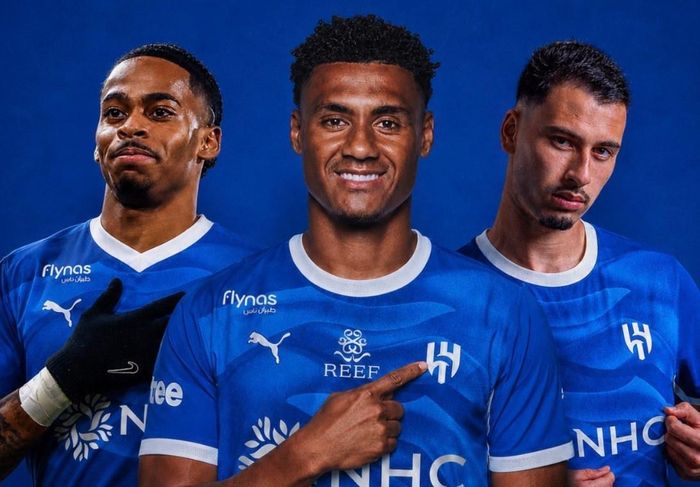  Sau Crysencio Summerville (bìa trái), Al Hilal có thể đón thêm Watkins và Martinelli ở mùa hè này. 