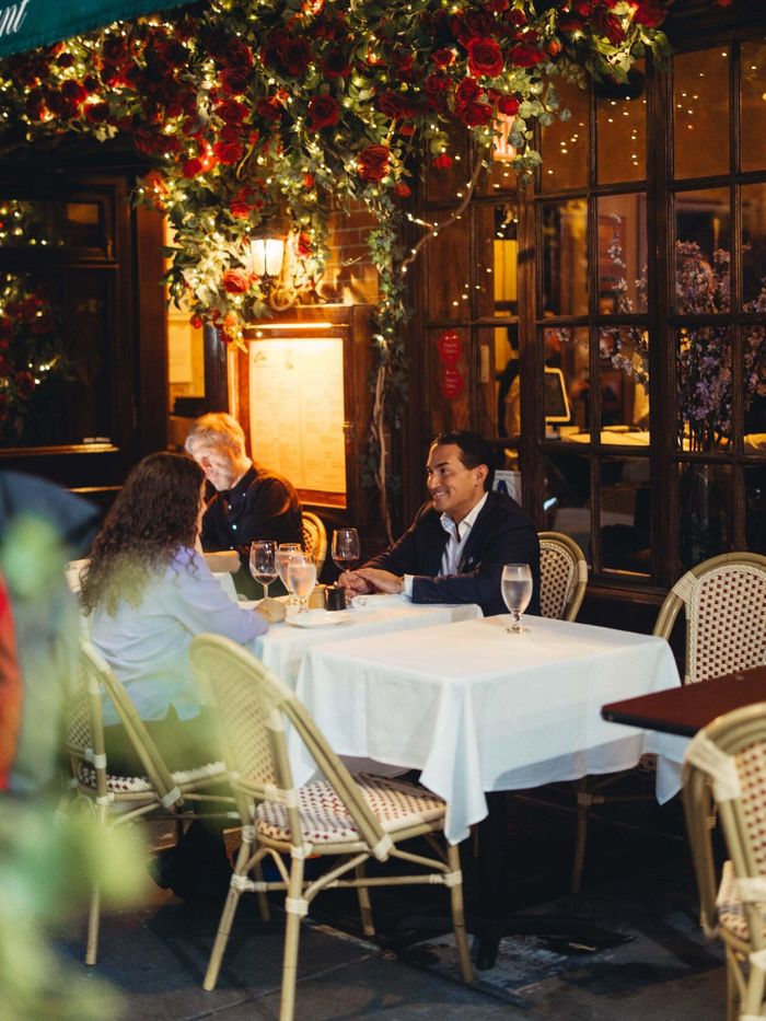 Joseph Pascaretta trong một buổi hẹn được sắp đặt bởi dịch vụ mai mối. Ảnh: Ahmed Gaber/New York Times.