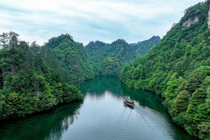 Khách Việt đến Phượng Hoàng Cổ Trấn và khu thắng cảnh Vũ Lăng Nguyên (gần Trương Gia Giới) ở Trung Quốc năm 2023. Ảnh: Duy Hiệu.