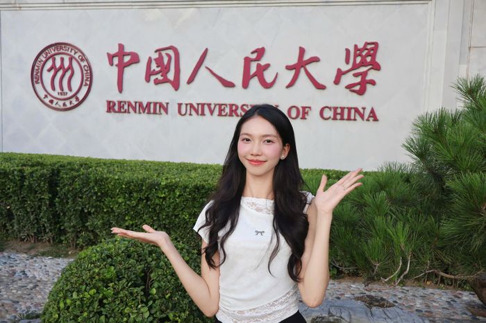  Trang hiện theo học hệ thạc sĩ tại Đại học Nhân dân Trung Quốc. 