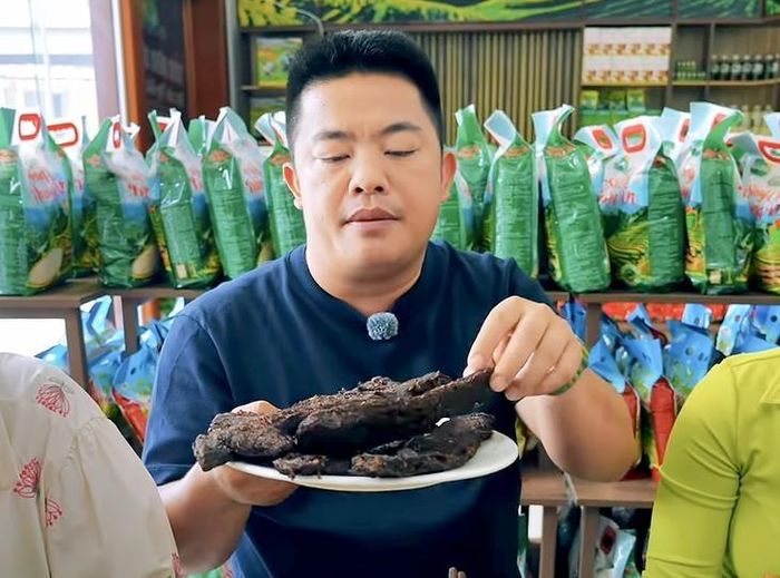 Một trong những sản phẩm chủ lực của Hải Sapa TV là thịt trâu sấy được giới thiệu là thịt trâu gác bếp Tây Bắc. Ảnh: Facebook.