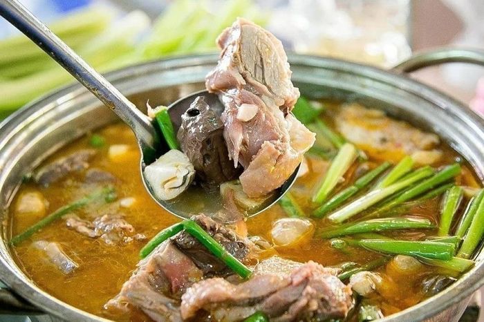 Thịt vịt có phần thịt mềm, béo và giàu hương vị nên được chế biến thành nhiều món quen thuộc.
