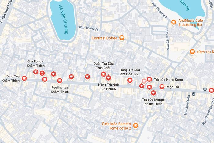  Tuyến phố Khâm Thiên dày đặc các quán trà sữa, trong đó có các thương hiệu giá rẻ như Tam Hảo, Hồng Trà Ngô Gia, Viên Viên... Ảnh: Google Maps.
