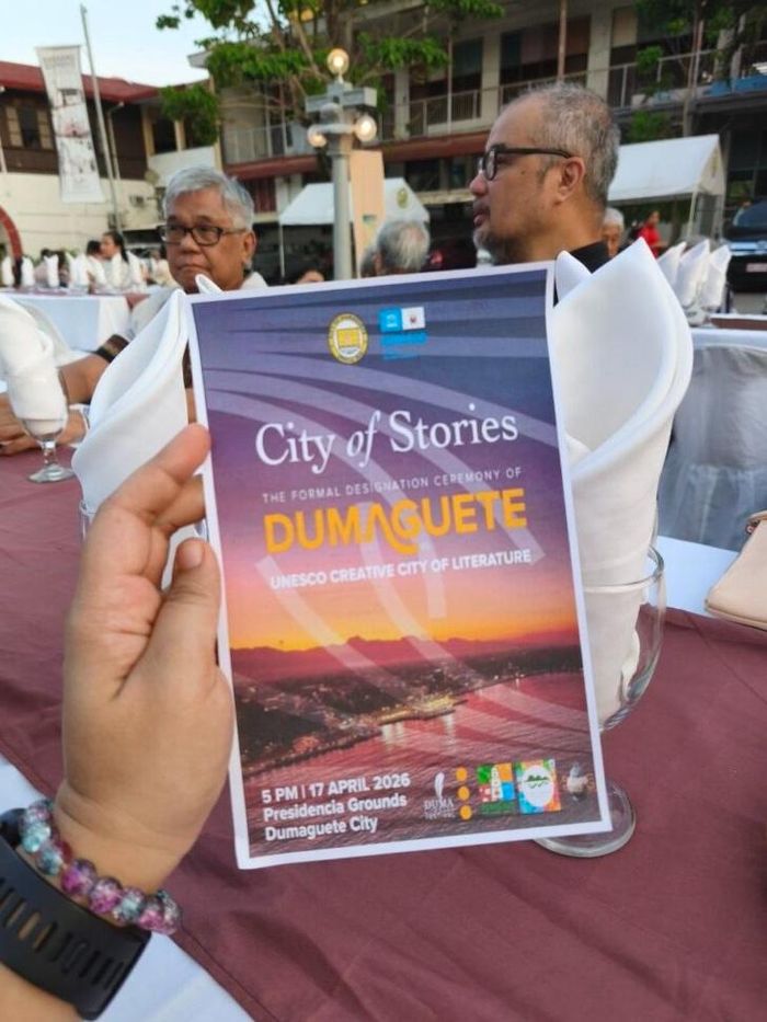Lễ hội Văn học Dumaguete lần thứ 3 diễn ra từ 17 đến 20/4, quy tụ các nhà văn, độc giả và nhà xuất bản với chuỗi tọa đàm, đọc sách, ra mắt sách và hoạt động văn chương khắp thành phố. Ảnh: tarafrejas.