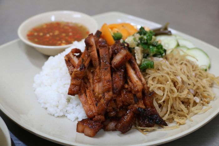 Cơm tấm Long Xuyên là món ăn được nhiều thực khách lựa chọn tại quán cơm tấm dì Tám.