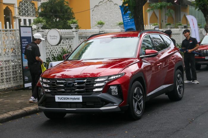 Xe có thiết kế không khác biệt với bản thuần xăng hiện hành. Ảnh: Phúc Hậu.