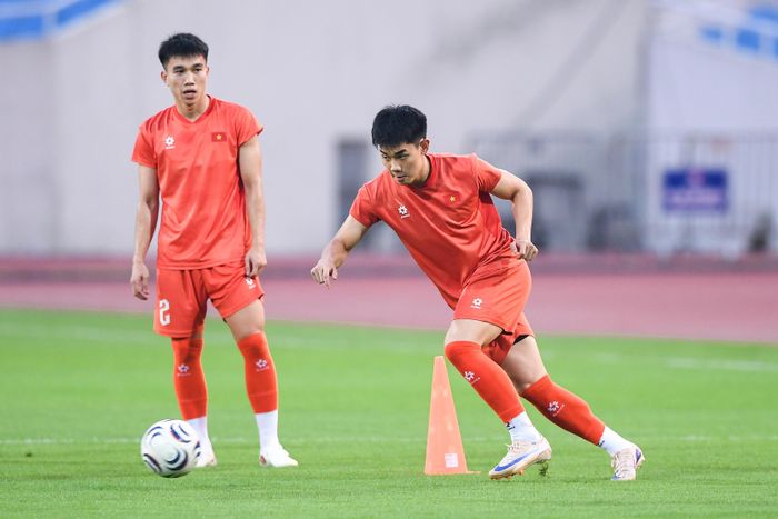  Đình Bắc đứng trước cơ hội lớn giành danh hiệu Vua phá lưới ASEAN Cup 2026. Tuy nhiên, trước trận đấu, Đình Bắc chia sẻ bản thân không đặt nặng thành tích cá nhân. Đối với chân sút sinh năm 2004, danh hiệu cao quý nhất là chức vô địch của toàn đội. 